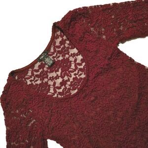🔵 Rue21 Burgundy Floral Lace Round Neck Scalloped Hem Lined Blouse Size Small